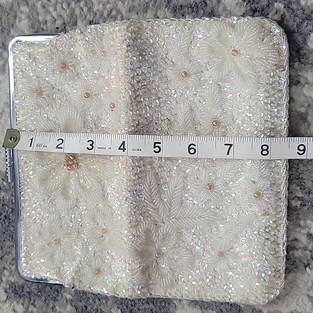 Vintage Elegant Cream Beaded Clutch - Picture 9 of 11